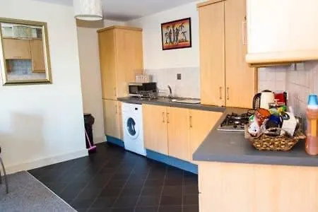 City Centre 2 Bedroom Ensuited Apartment Free Parking Belfast
