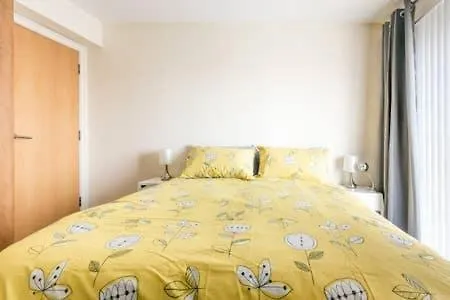 City Centre 2 Bedroom Ensuited Apartment Free Parking بلفاست