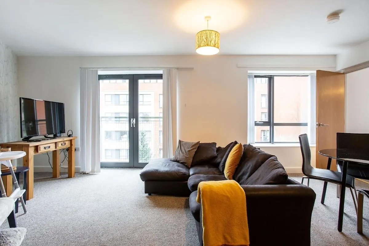 City Centre 2 Bedroom Ensuited Apartment Free Parking بلفاست