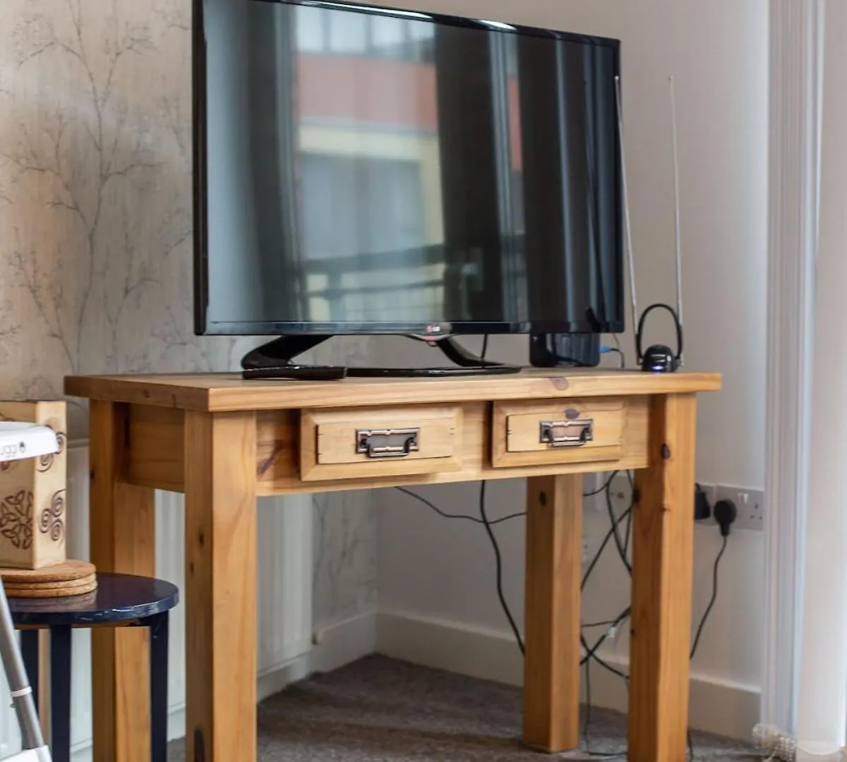 City Centre 2 Bedroom Ensuited Apartment Free Parking بلفاست