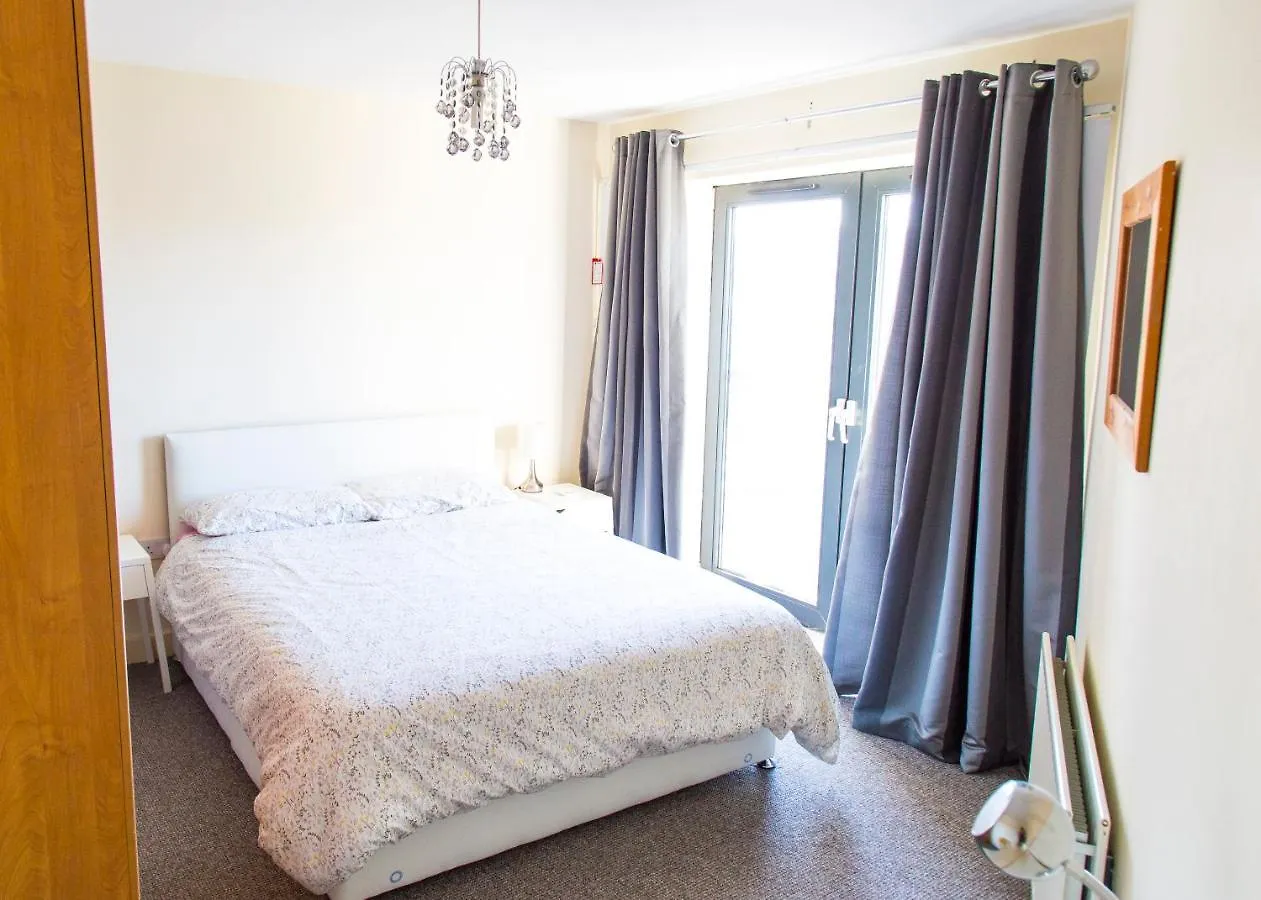 City Centre 2 Bedroom Ensuited Apartment Free Parking بلفاست