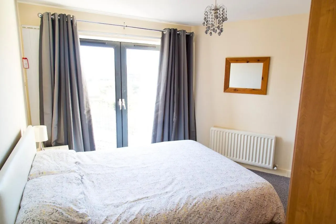 City Centre 2 Bedroom Ensuited Apartment Free Parking بلفاست
